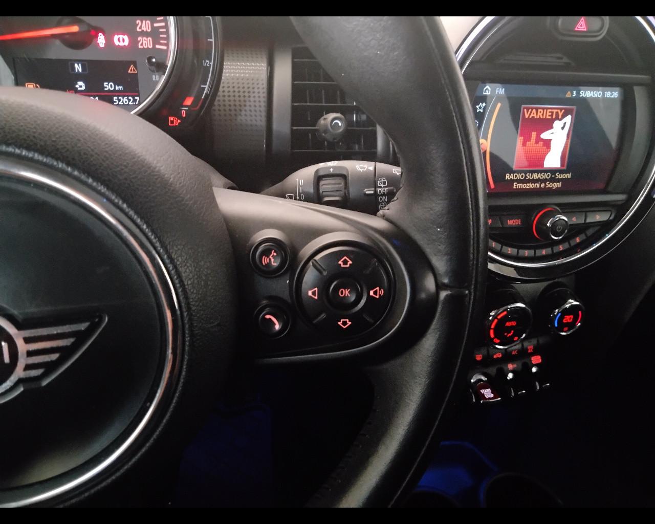 MINI Mini IV F55 2018 5p - Mini 5p 1.5 Cooper D Business XL