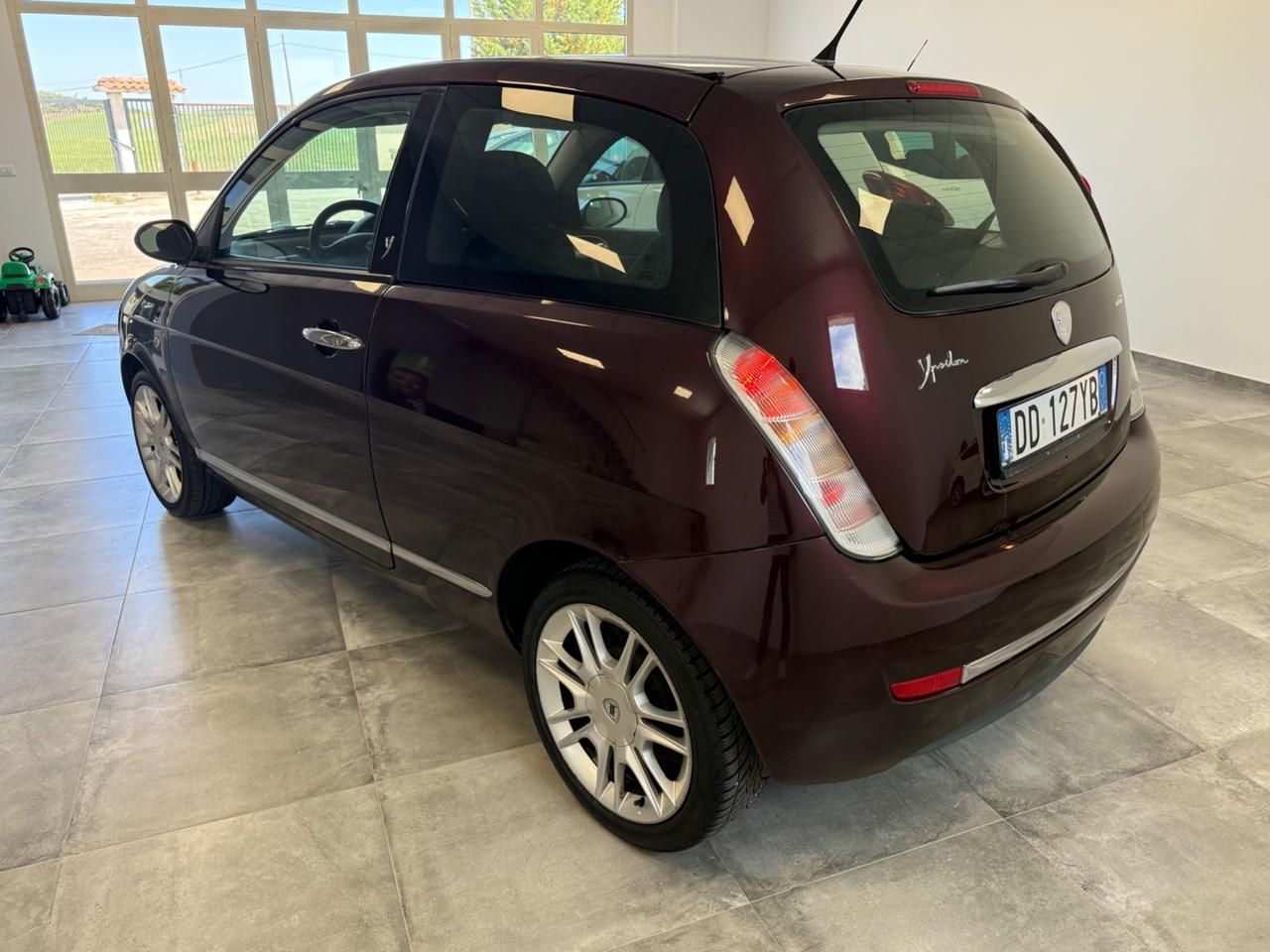 Lancia Ypsilon 1.4 Platino