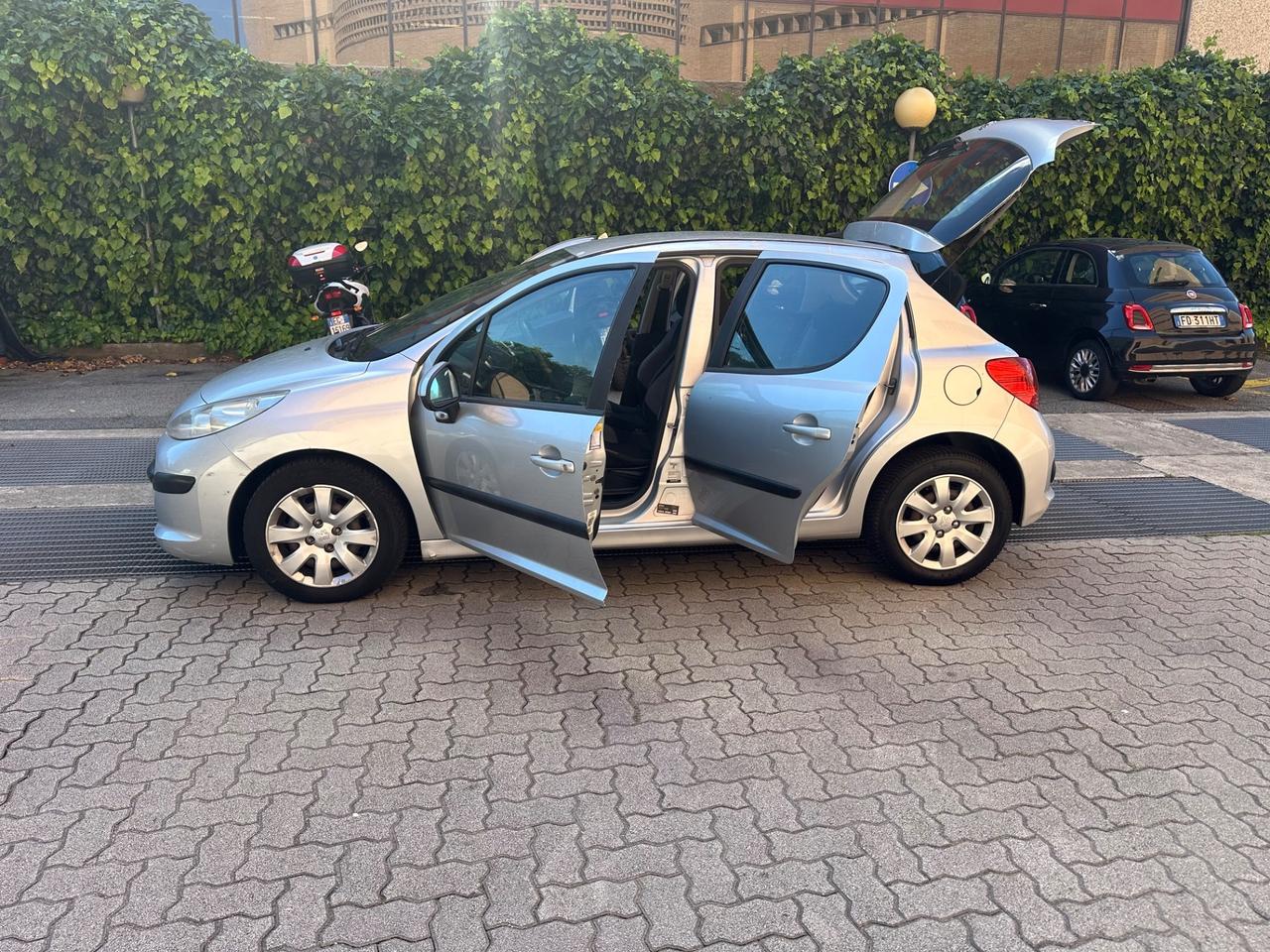 Peugeot 207 1.4 8V 75CV 5p. ONE Line
