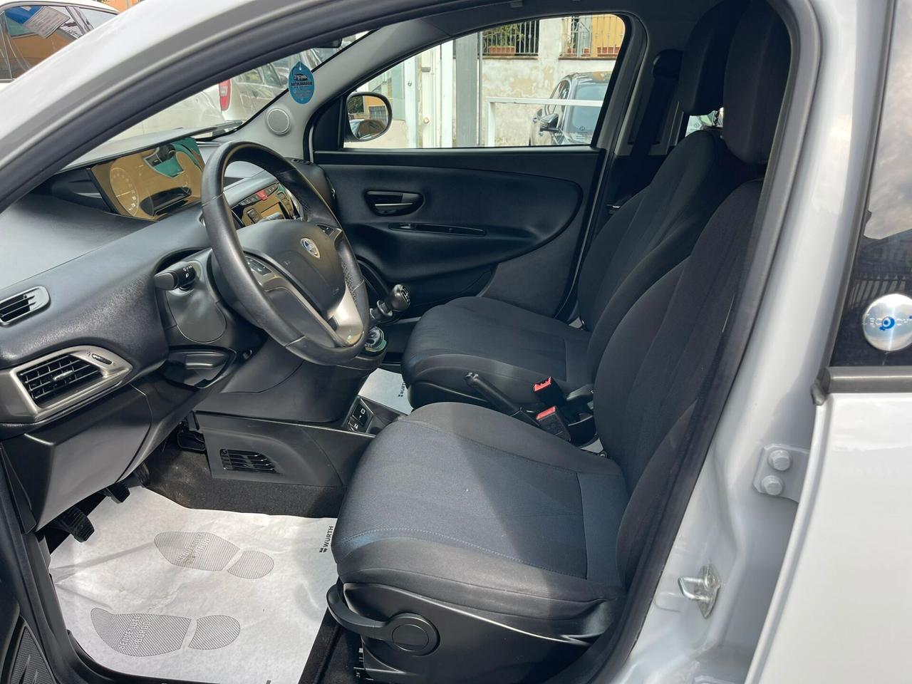 Ypsilon 1.2 69 CV 5 porte GPL Ecochic Gold