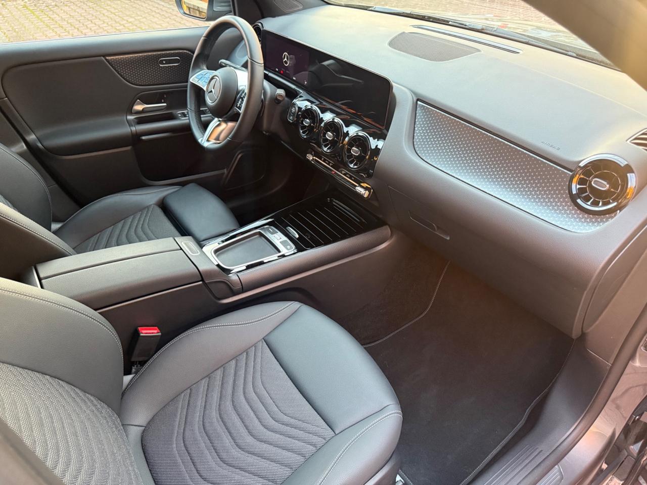 Mercedes-benz GLA 180 Mhev Aut. PARI AL NUOVO!