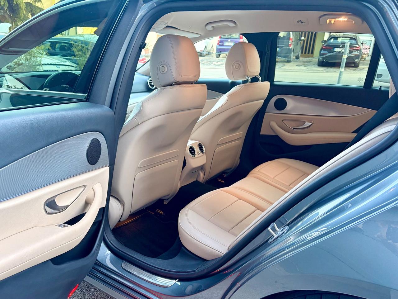 Mercedes-benz E 220 4 MATIC BOOK MERCEDES SEDILI CLIMATIZZATI
