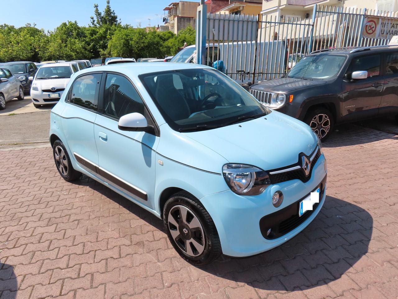 Renault Twingo 900 BENZ NAVI -CAMERA 77.000 KM CERT