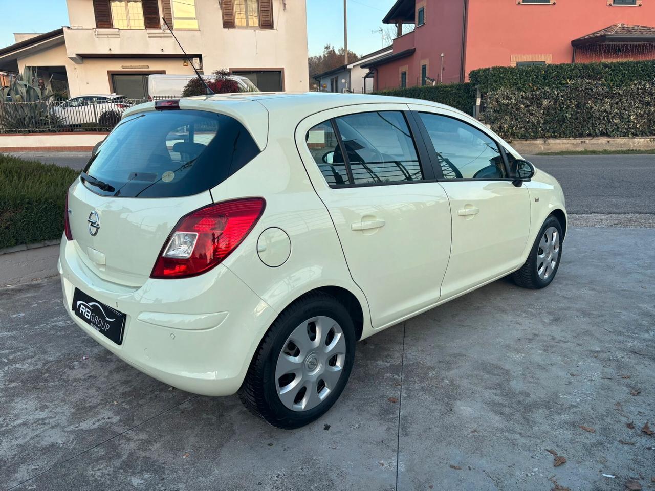 Opel Corsa 1.2 5 porte Cosmo