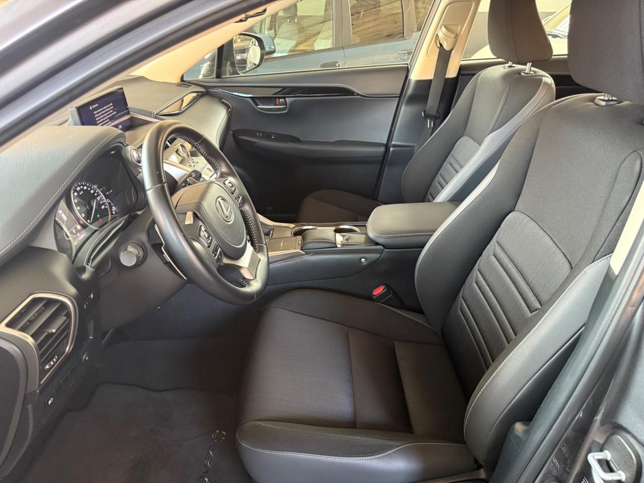 Lexus NX 300h Hybrid Business