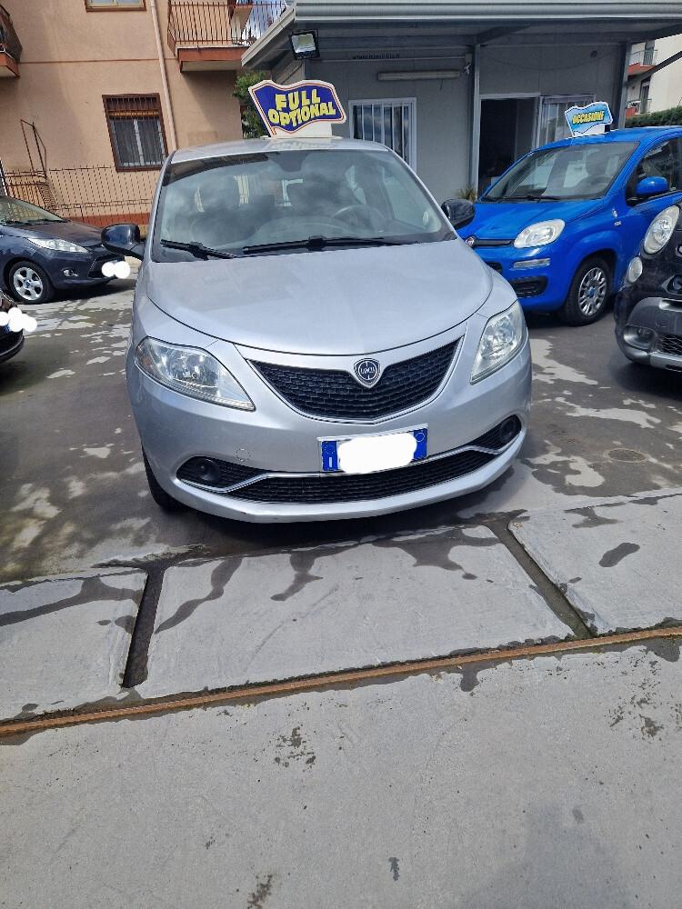 Lancia Ypsilon 1.2 69 CV 5 porte Platinum
