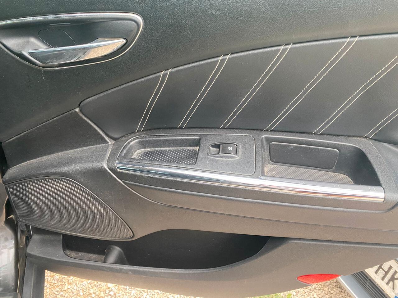 Lancia Delta 1.6 MJT DPF Platino