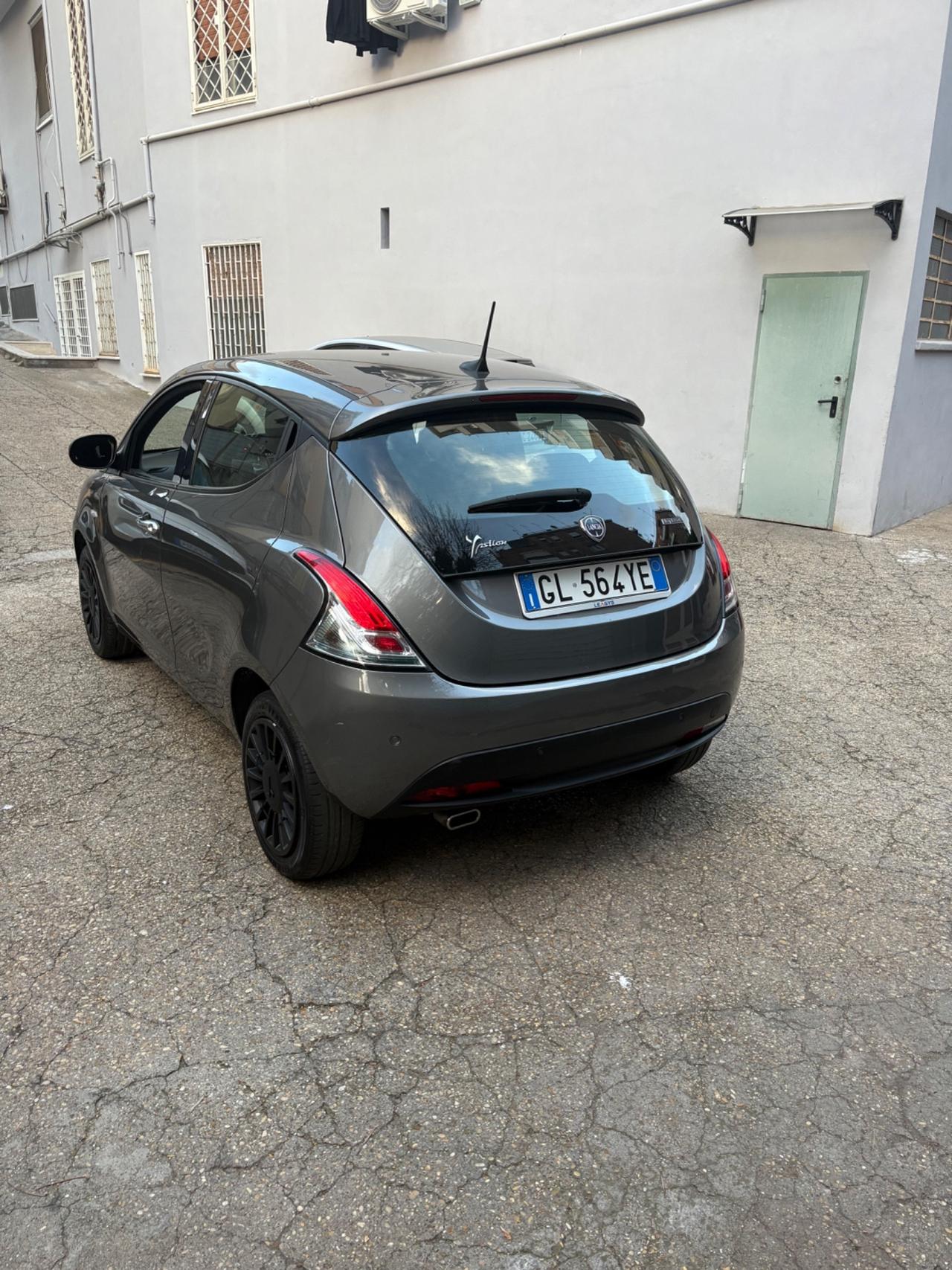 Lancia Ypsilon 1.0 FireFly 5 porte S&S Hybrid Gold