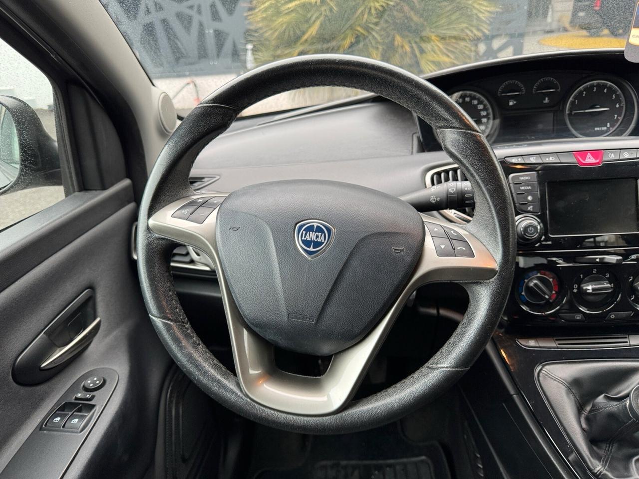 Lancia Ypsilon 1.2 69 CV 5 porte S&S Gold