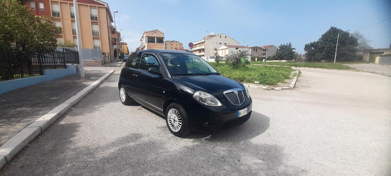 Lancia Ypsilon 1.3 MJT 90 CV Platino