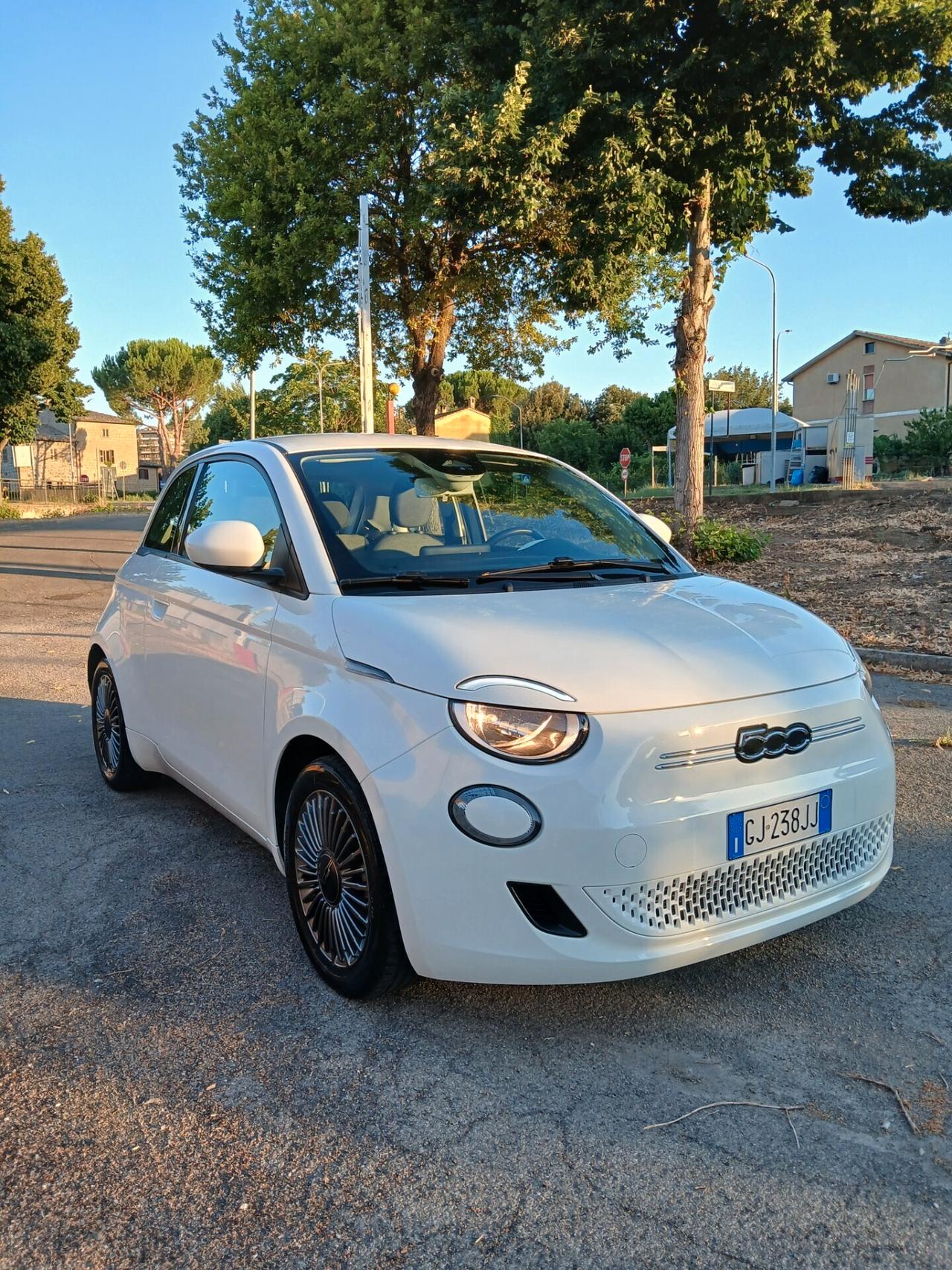 Fiat 500e Berlina 42 kWh Icon 13700€