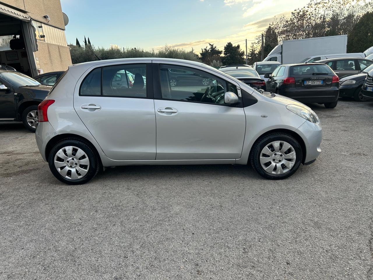 Toyota Yaris 1.3 5 porte cambio Automatico 123000kn