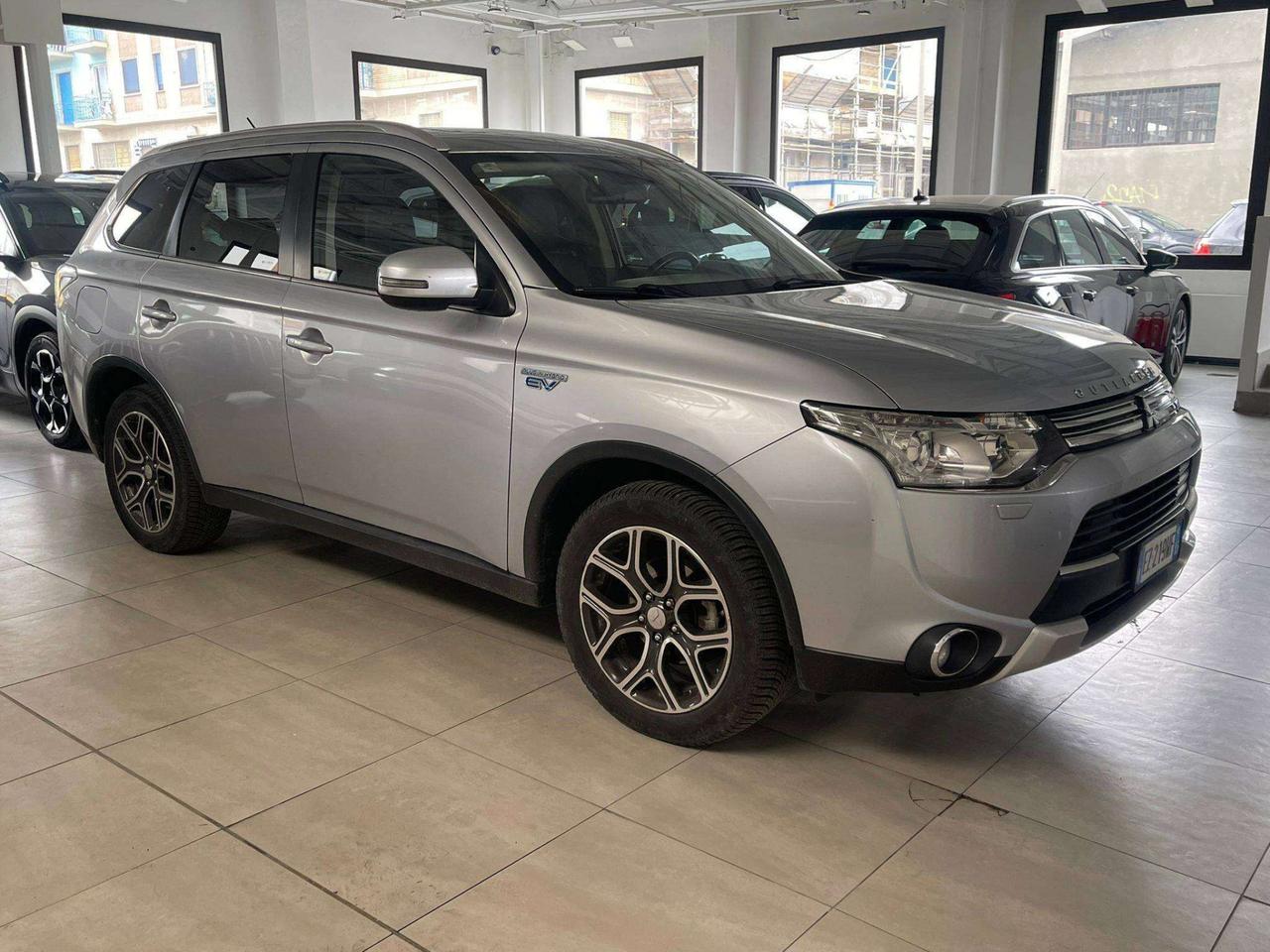 Mitsubishi Outlander plug in 2.0 204CV 4wd