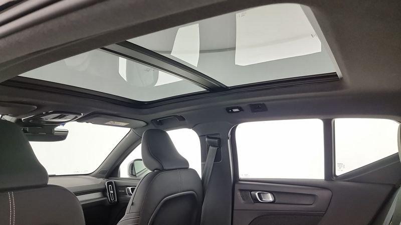 Volvo XC40 B3 automatico Ultra Black Edition
