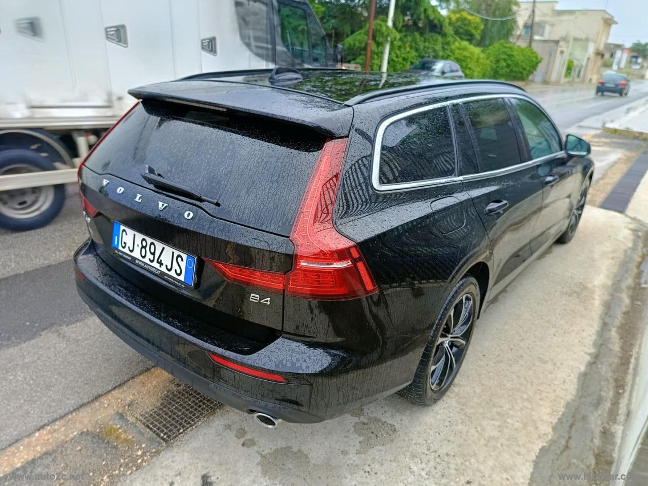 VOLVO V60 B4
