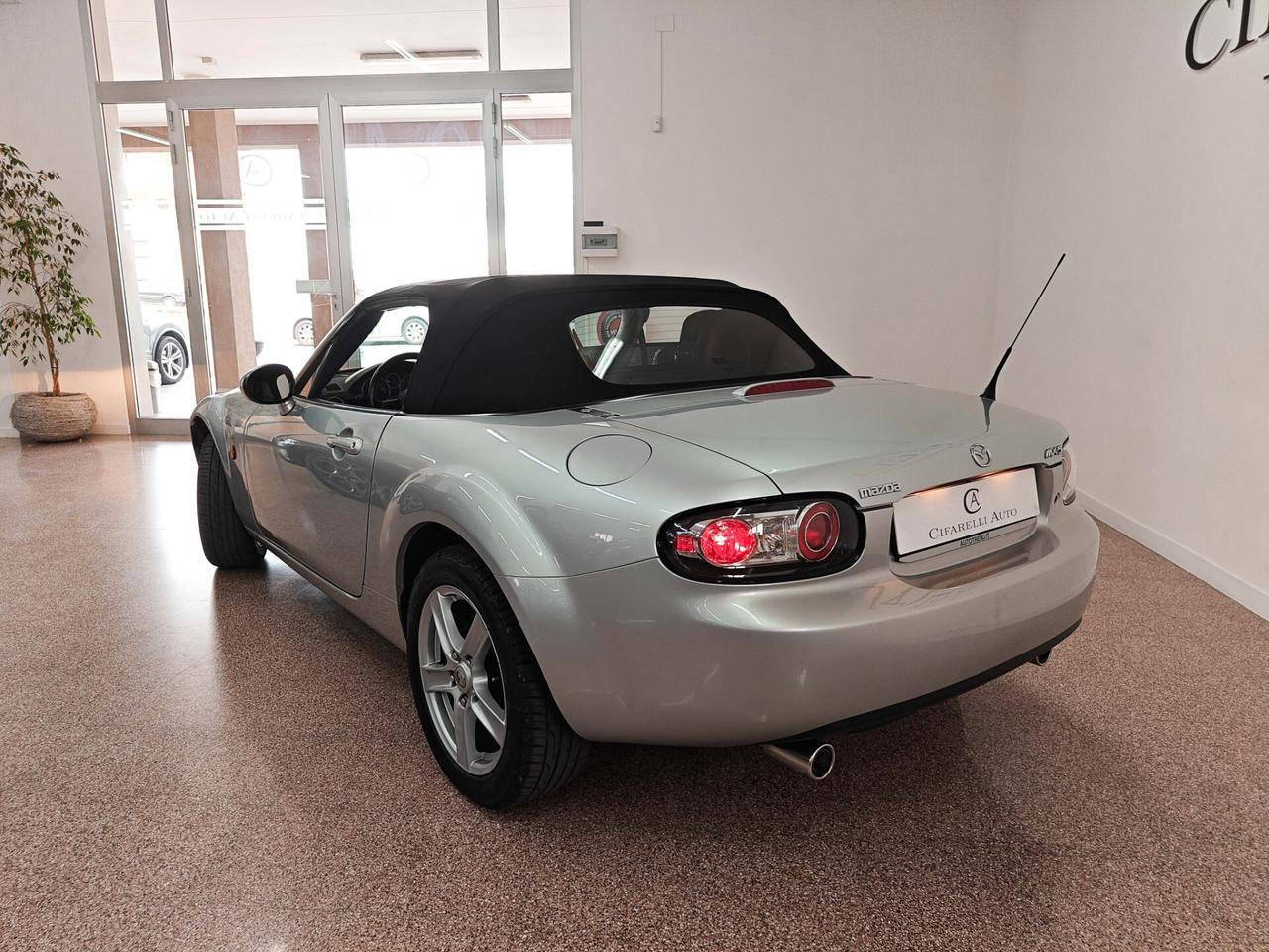 Mazda MX-5 Roadster 1.8L Wind