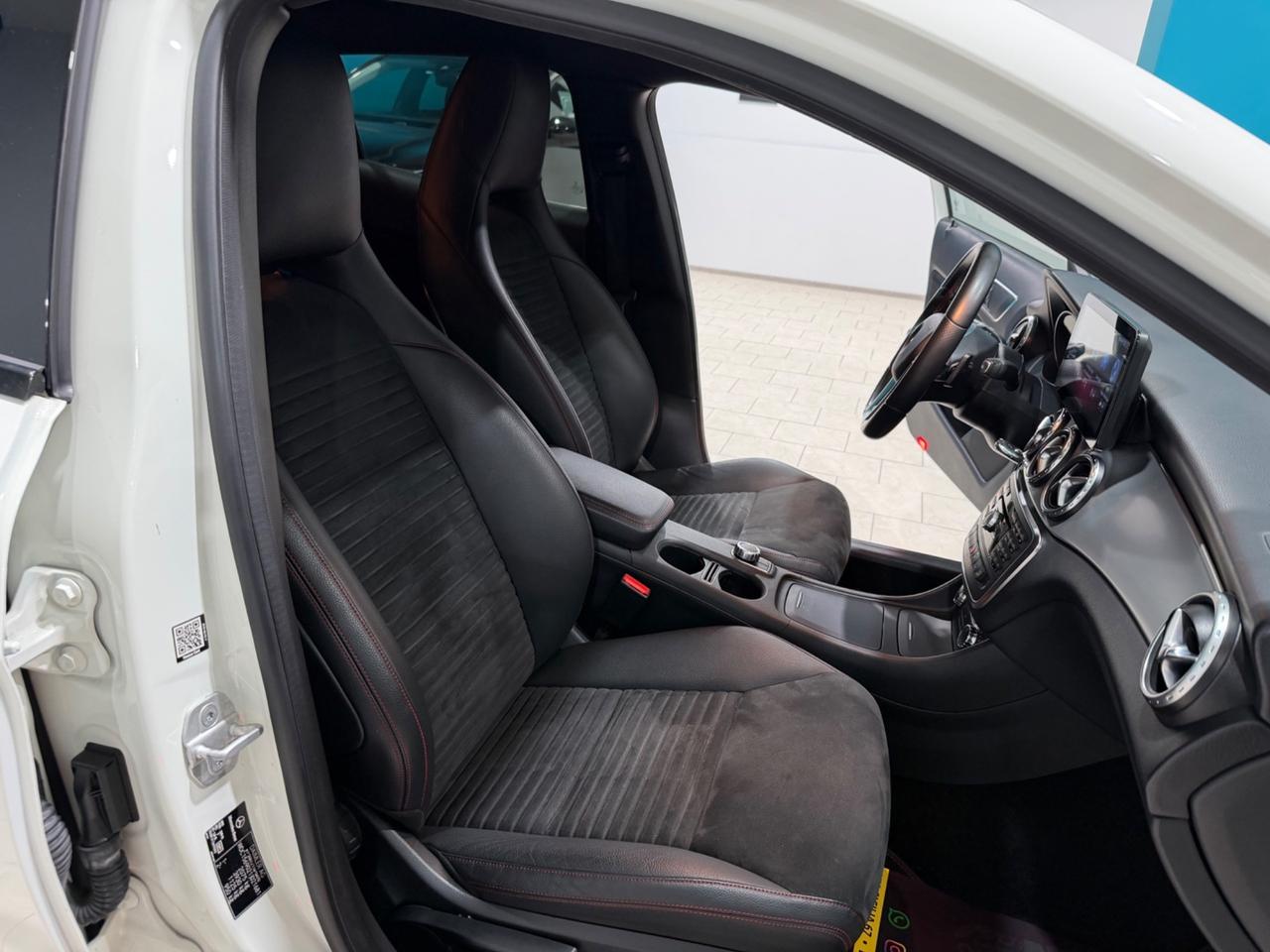 MERCEDES GLA 200D PREMIUM *NIGHT EDITION 4MATIC