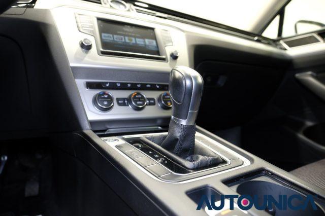 VOLKSWAGEN Passat Variant 1.6 TDI SCR DSG R-LINE BMT