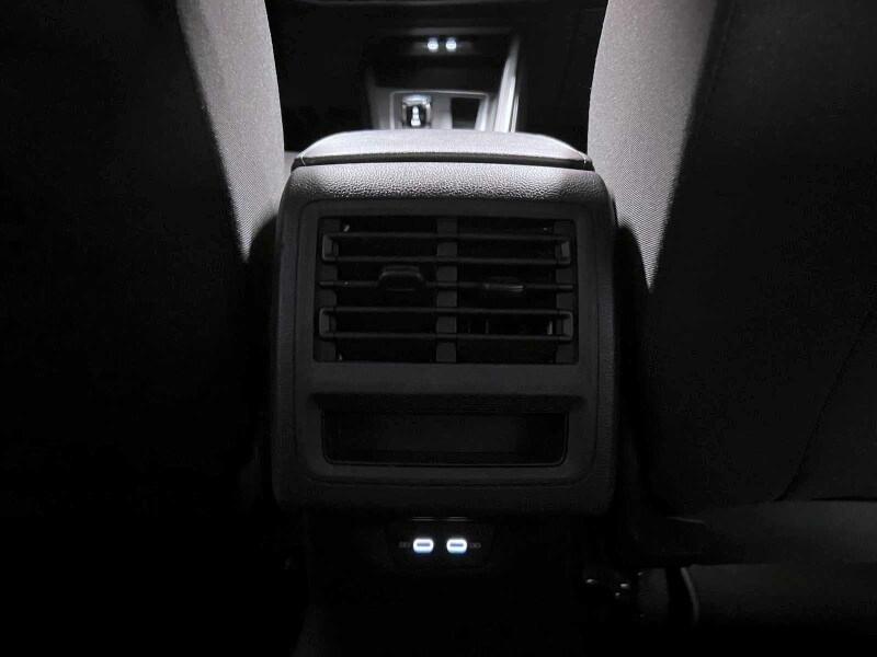 VOLKSWAGEN Golf 8ª serie Golf 1.0 eTSI EVO DSG...