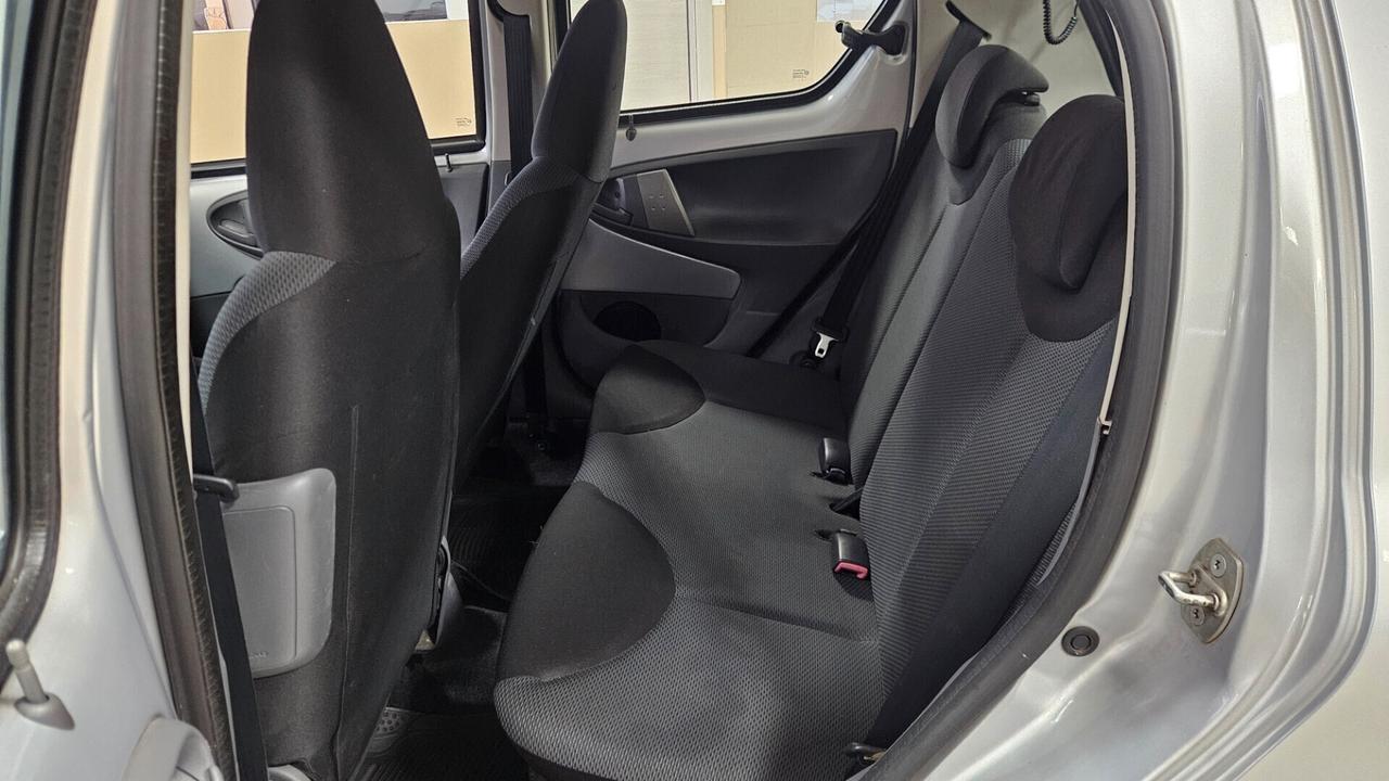 Toyota Aygo 1.0 12V VVT-i 5 porte Sol