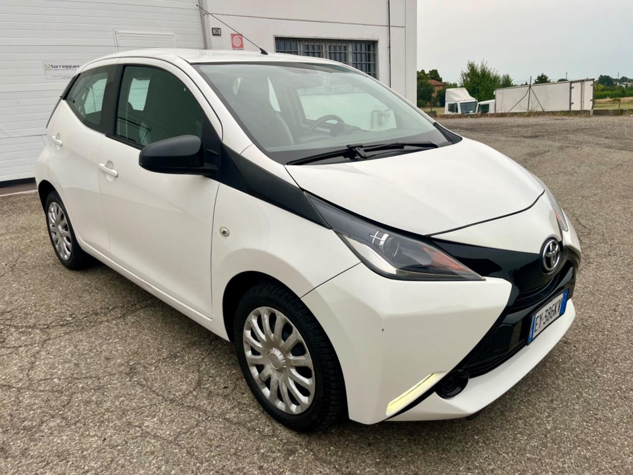 Toyota Aygo 1.0benz 2015 163.000km neopatentati