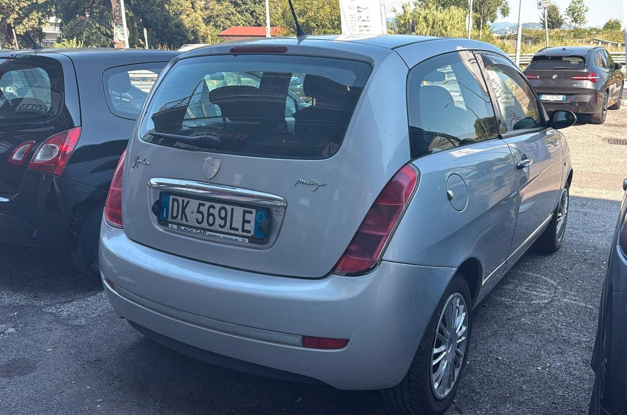 Lancia Ypsilon 1.3 MJT 75 CV Oro Bianco