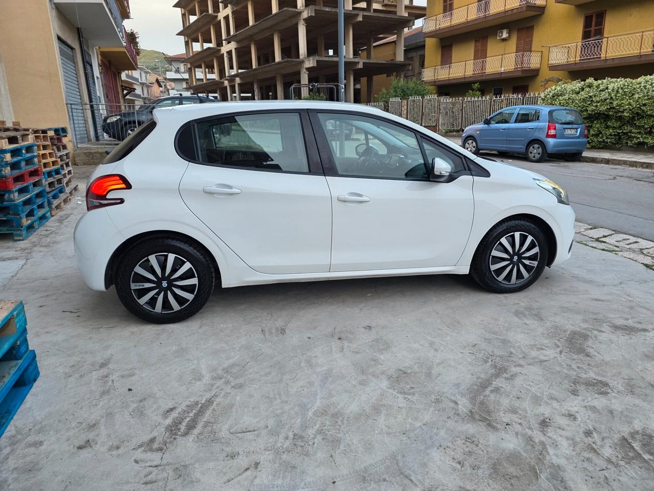 Peugeot 208 BlueHDi 75 5 porte Active