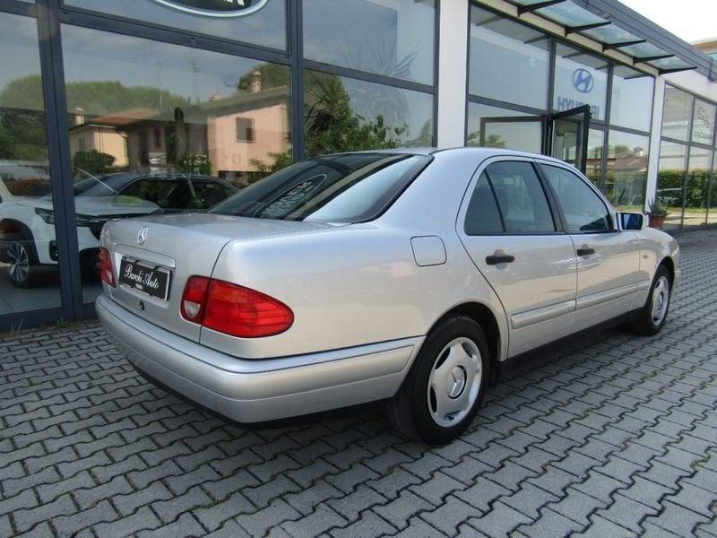 Mercedes-Benz Classe E E 200 cat Classic QUATTRO FARI - UNICO PROPRIETARIO