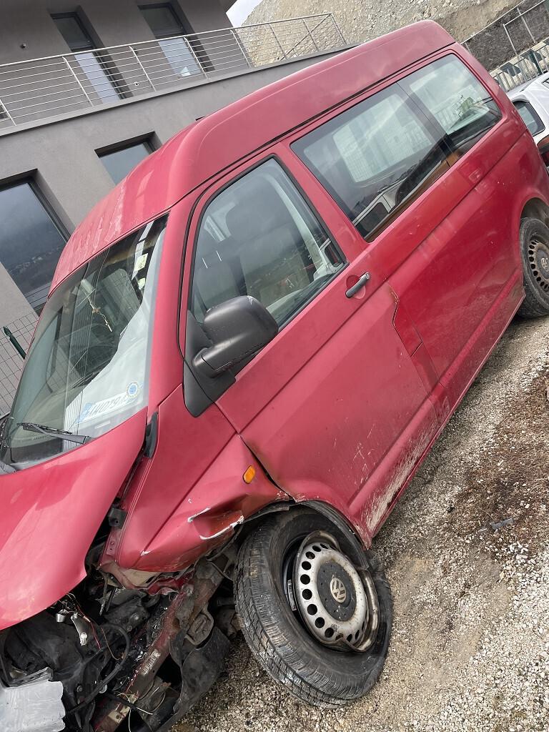 Volkswagen Transporter T5 1.9 TDI auto incidentata
