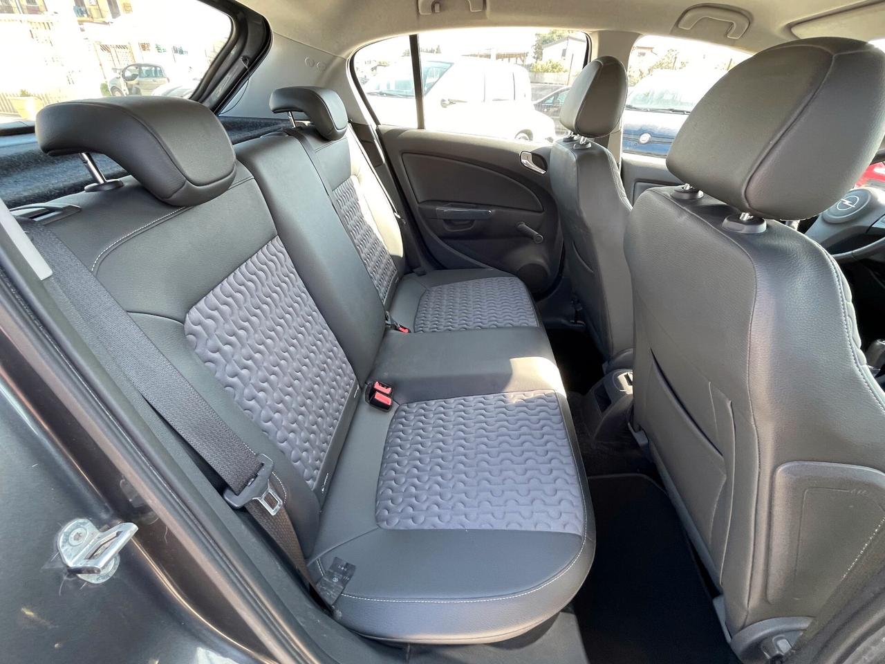 Opel Corsa 1.4 16V 5 porte Cosmo