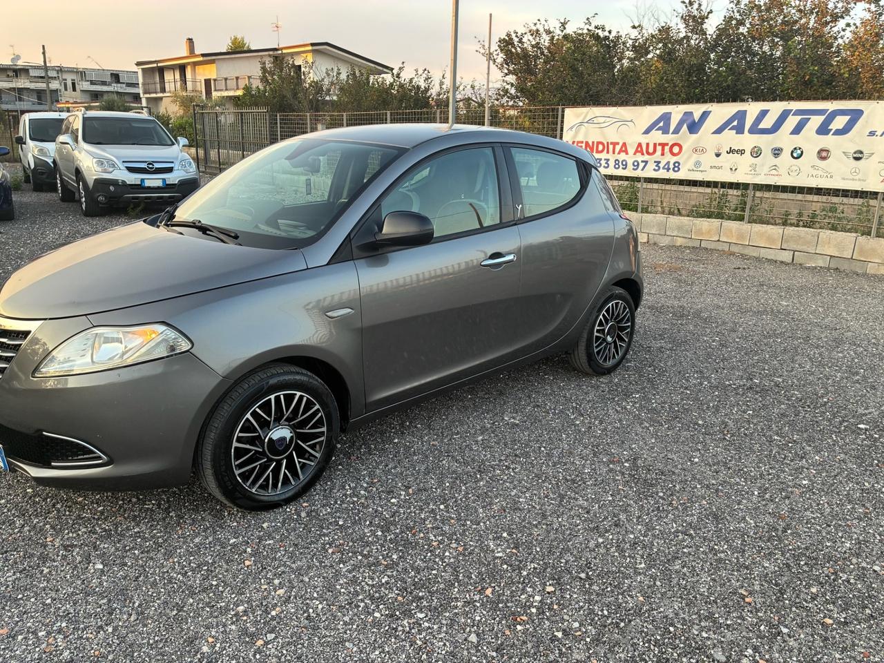 Lancia Ypsilon 1.2 69cv GPL 5p - 2012