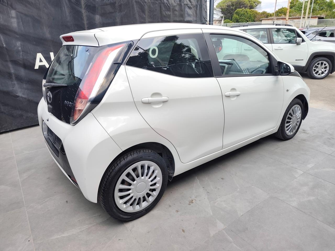 Toyota Aygo 1.0 BENZINA KM 83000 x-play