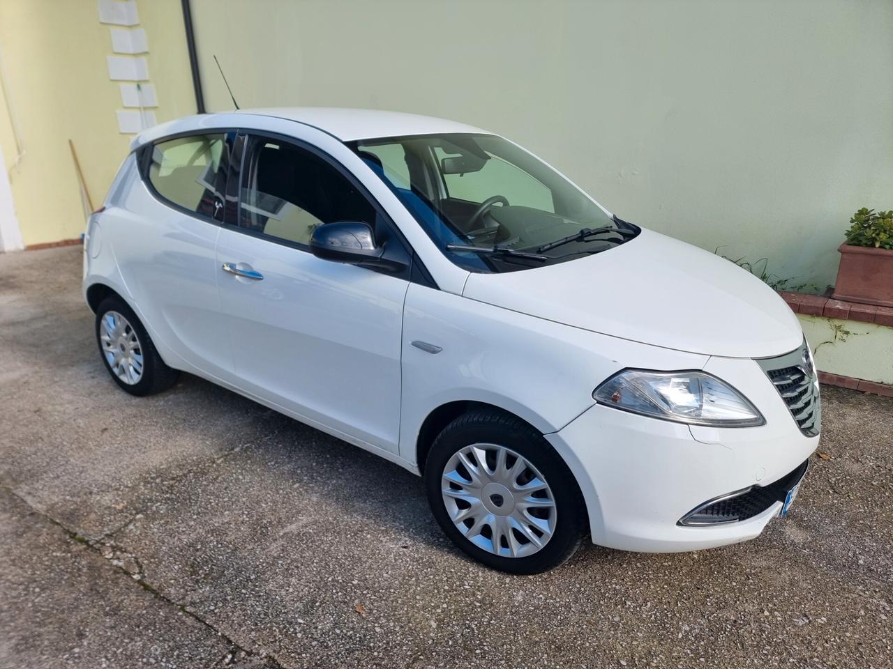 Lancia Ypsilon 1.3 MJT 16V 95 CV 5 porte S&S Silver