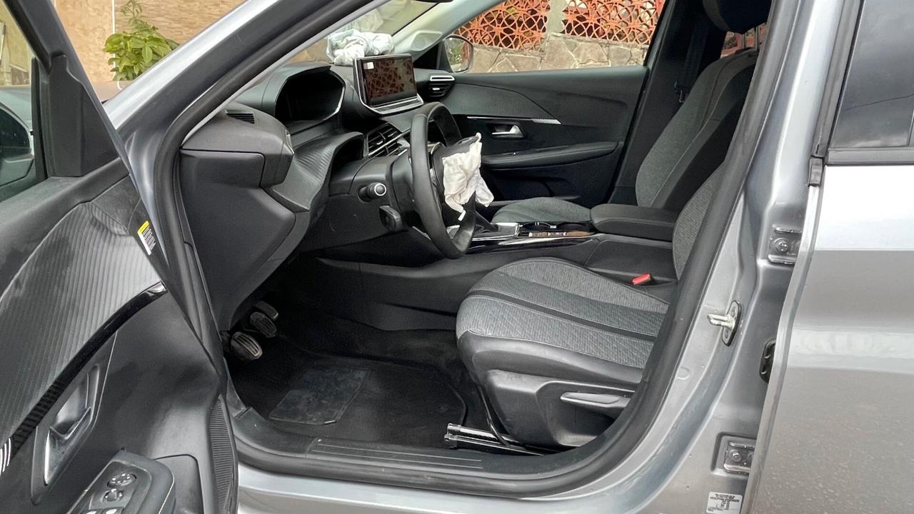 Peugeot 208 PureTechAllure (incidentata)