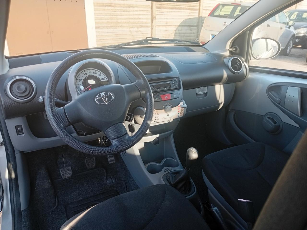 Toyota Aygo 1.0 12V VVT-i 5 porte Sol NEOPATENTATI OK