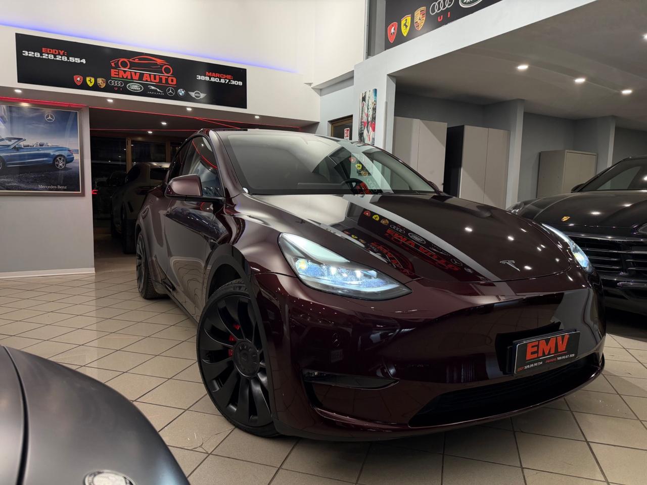 Tesla Model Y AWD Performance Iva esposto