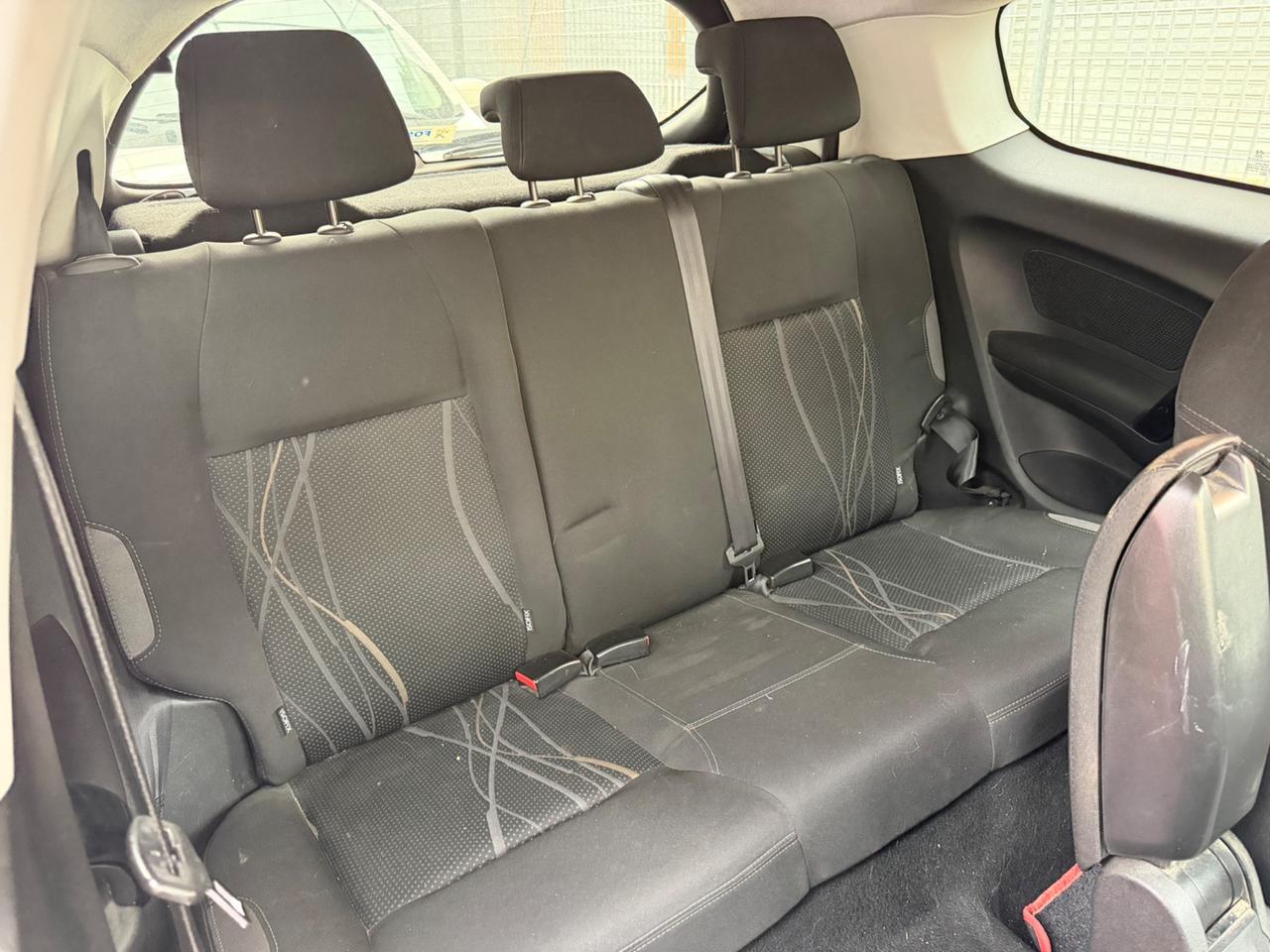 Peugeot 208 1.4 HDi 68 CV 3 porte neopatentati 2013