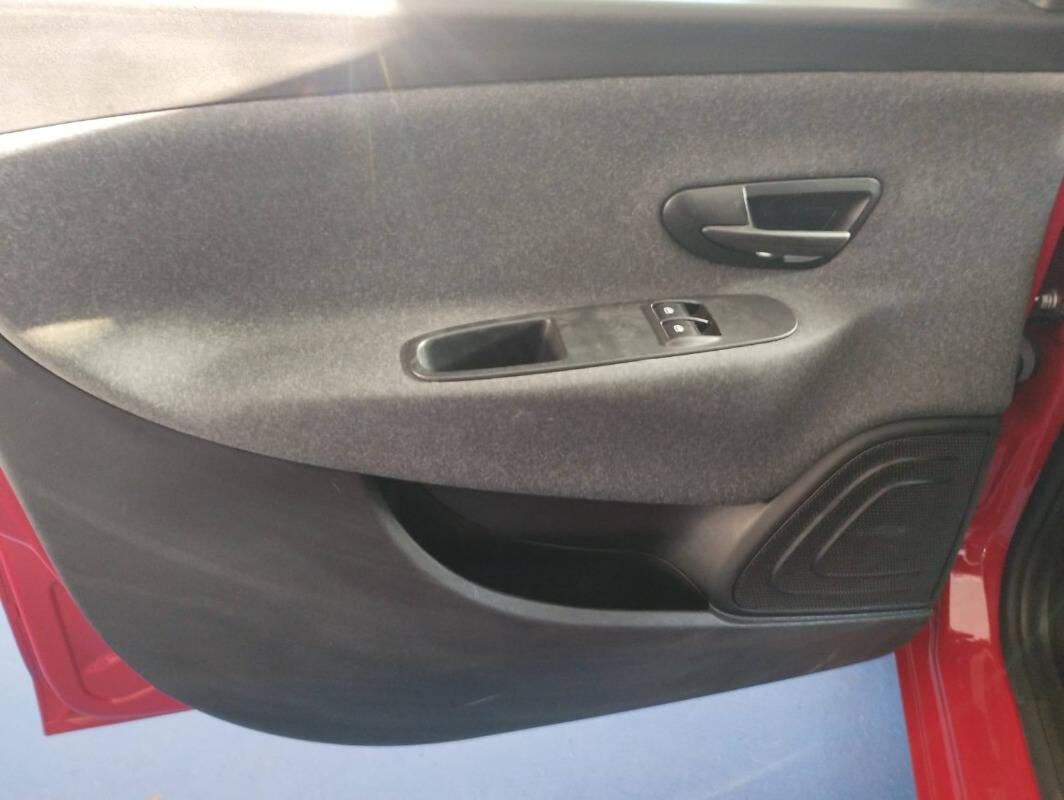 Lancia Ypsilon III 1.0 firefly hybrid Silver s&s 70cv 5p.ti