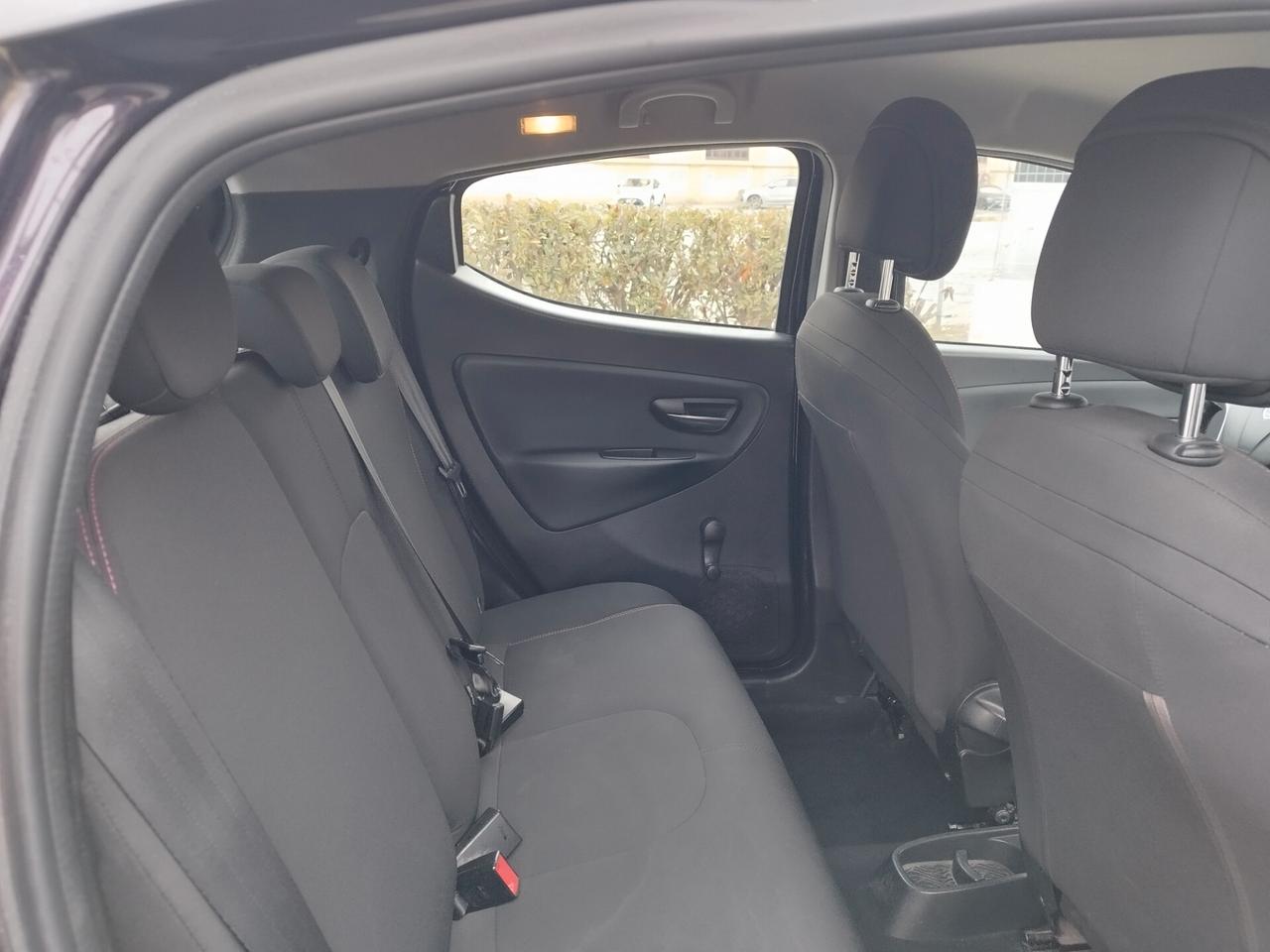 Lancia Ypsilon 1.2 69 CV 5 porte Elefantino rosa