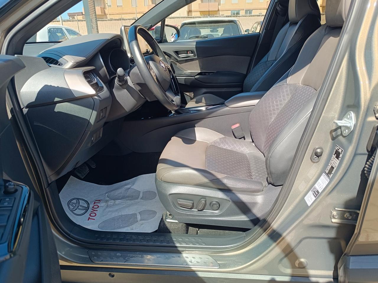 Toyota C-HR 2.0 Hybrid E-CVT Lounge