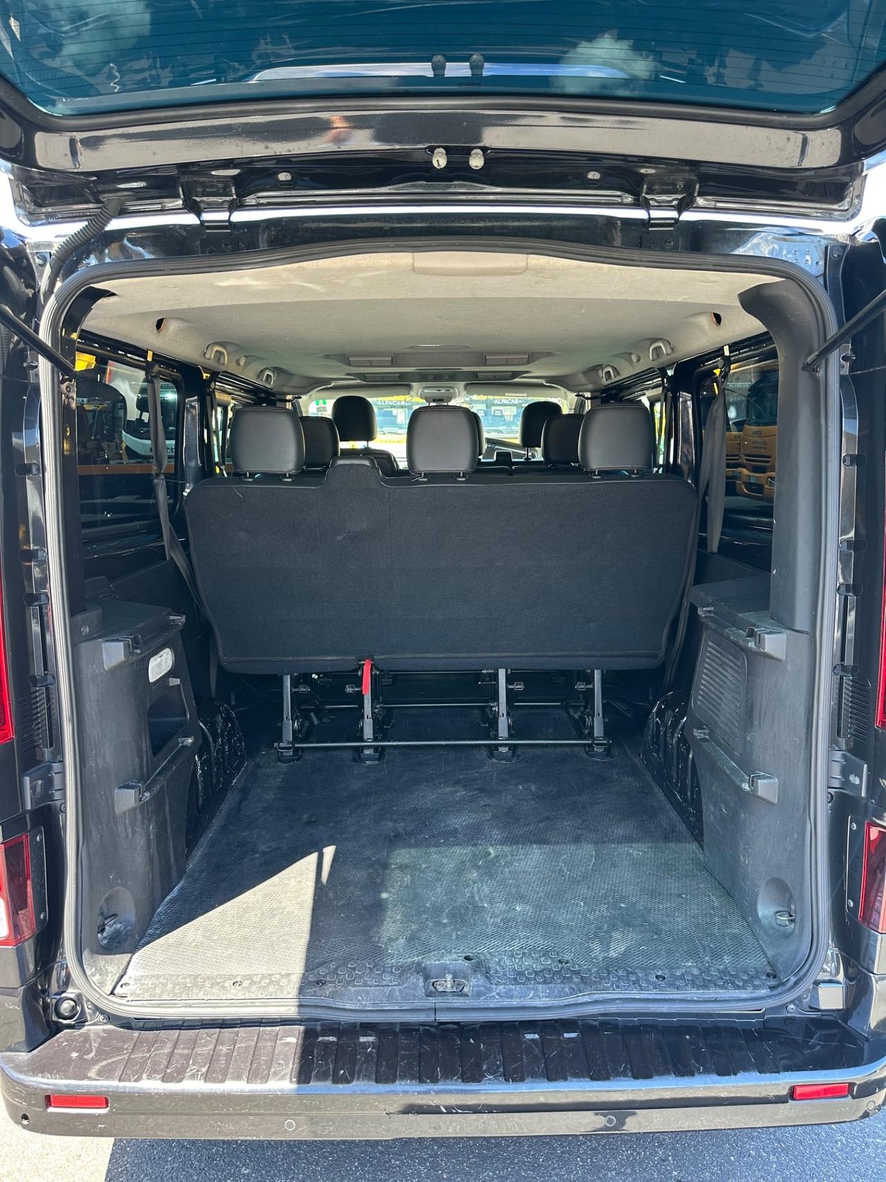 Opel Vivaro 9 posti Passo lungo