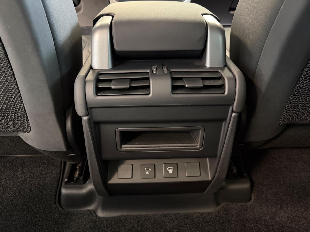 Land Rover Defender 110 3.0D I6 200 CV AWD Auto SE