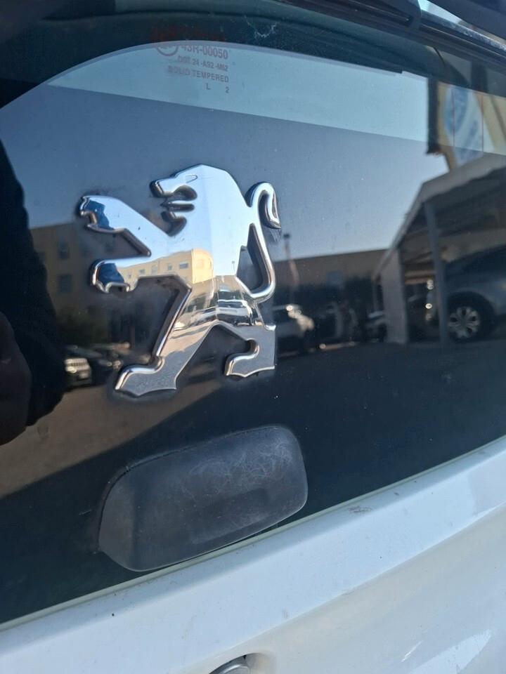 Peugeot 107 1.0 68CV 5p. Desir - 2011