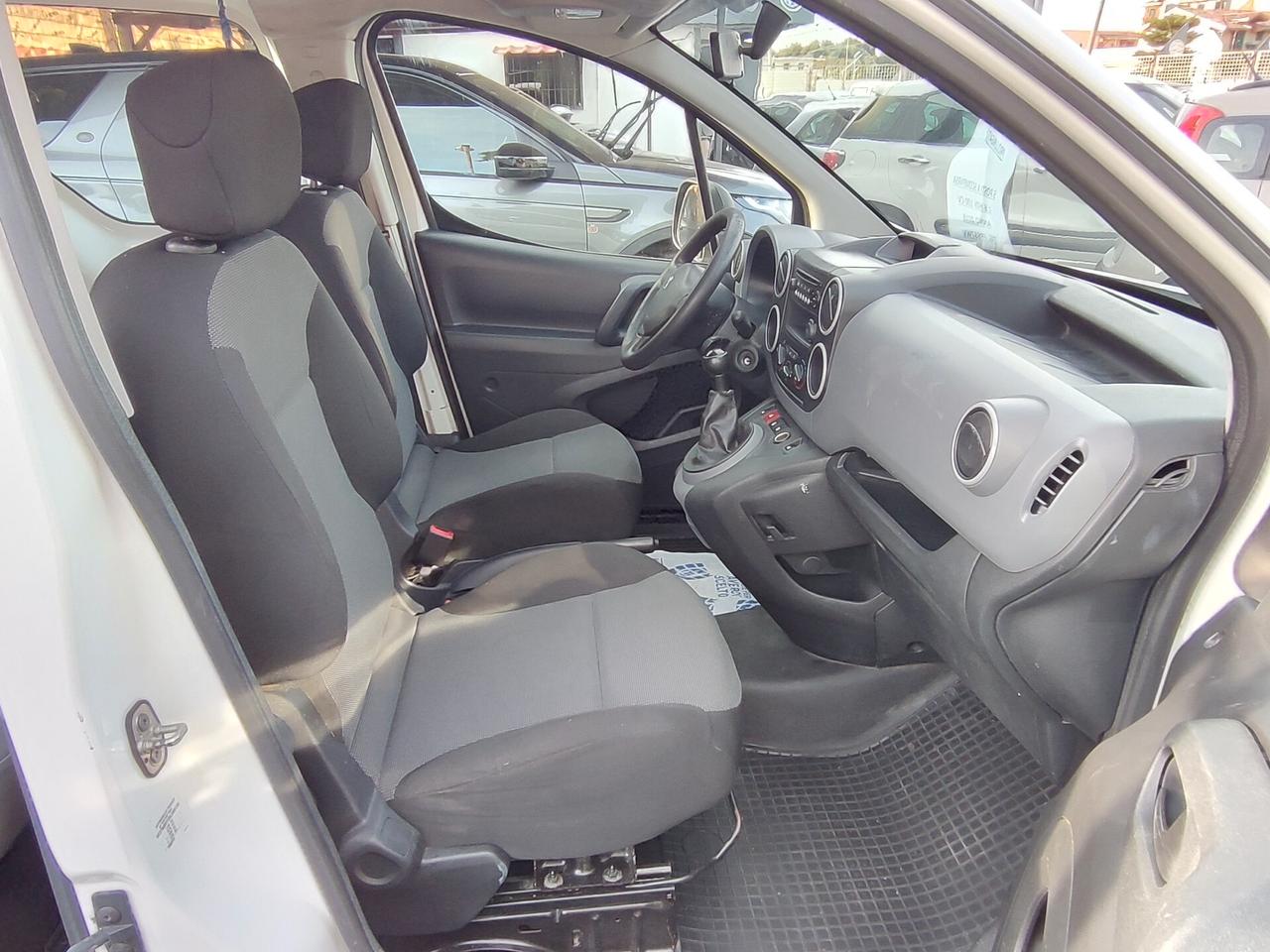 Peugeot Partner maxi prolungato 5 posti