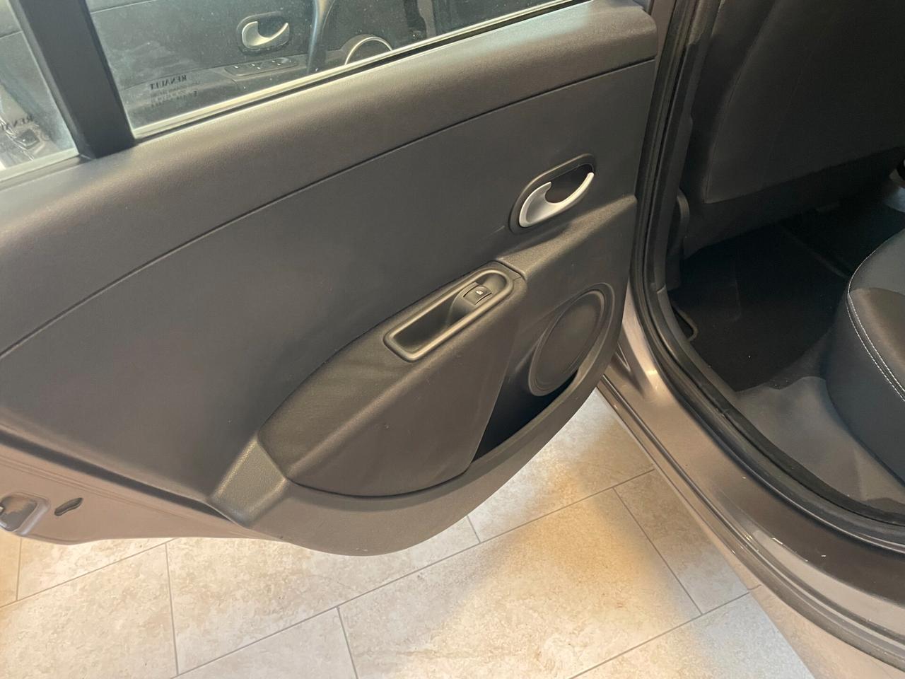 Renault Clio 1.2 5P Live! FULL OPTIONAL TAGLIANDATA NEOPATENTATI