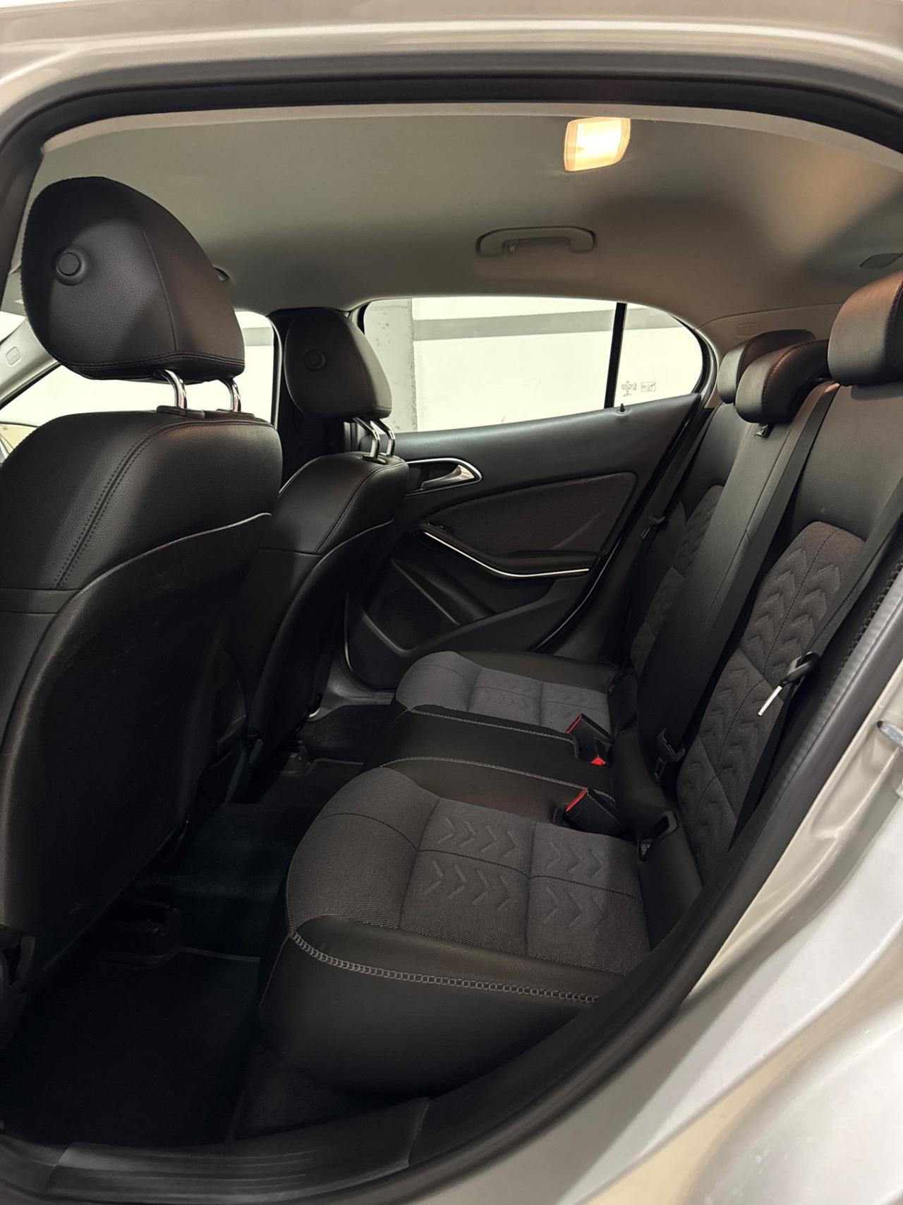 Mercedes-benz GLA 180 d Premium