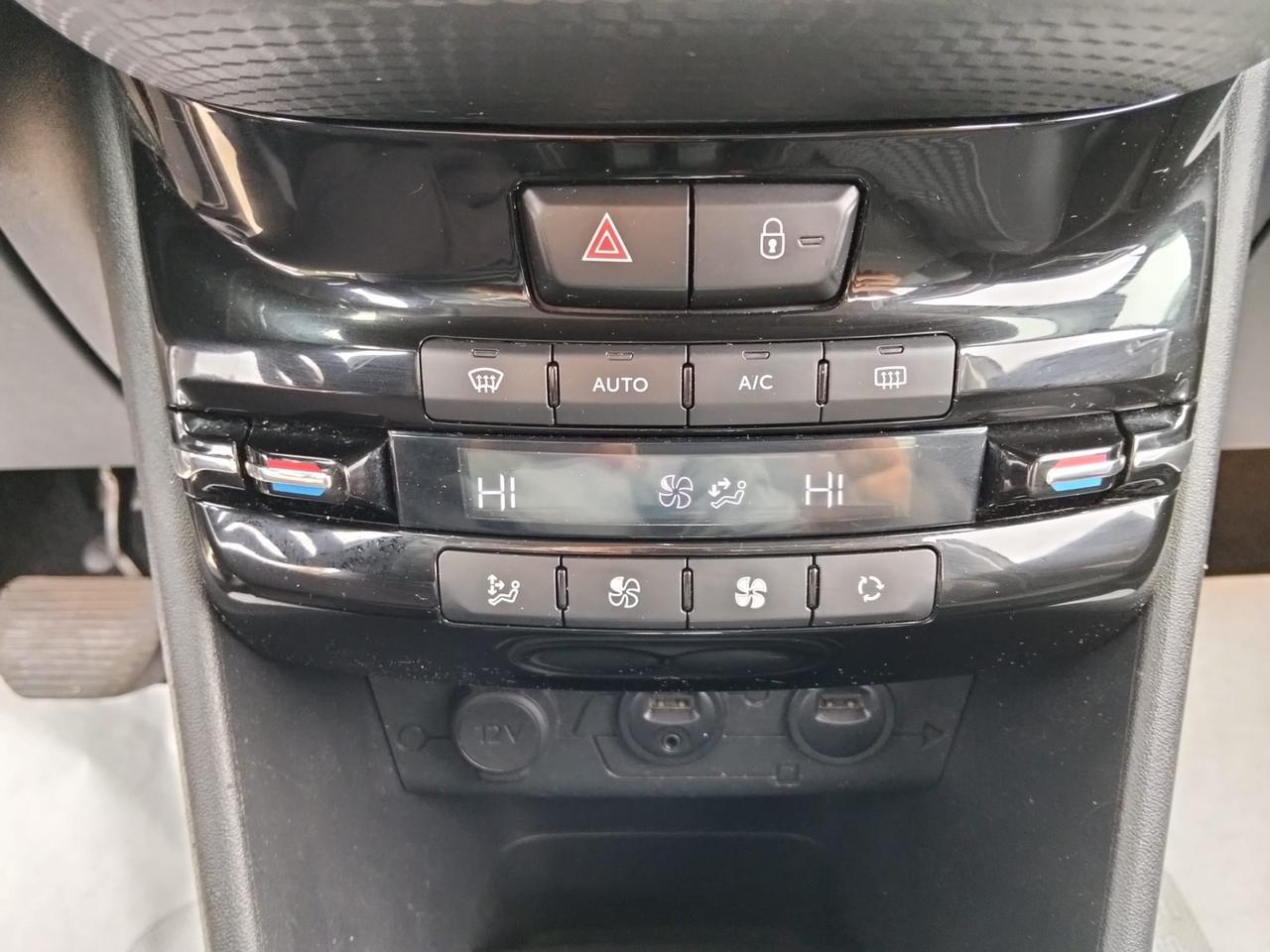 Peugeot 2008 PureTech 82 ETG5 Automatik S&S*Navi*Pelle