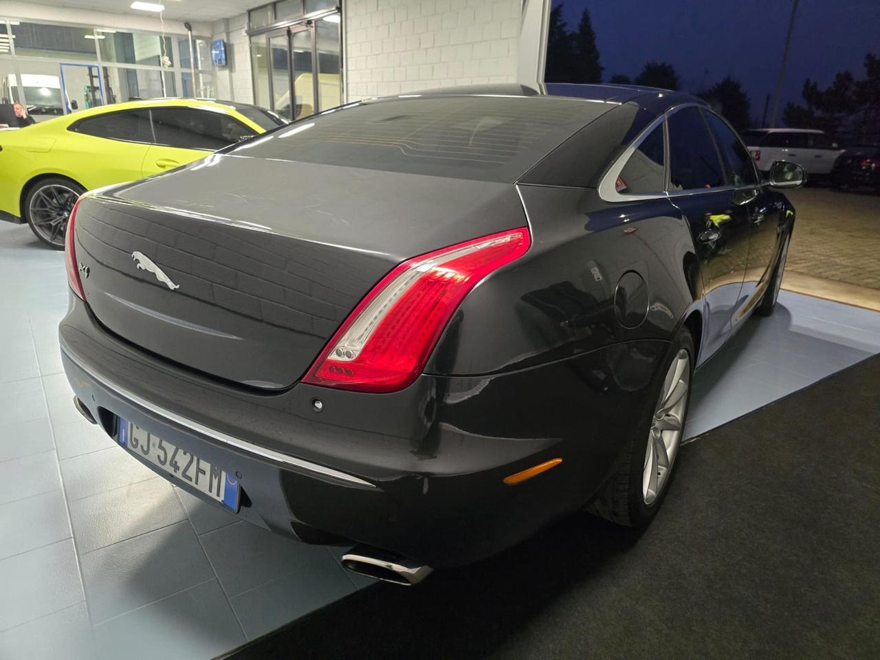 Jaguar XJ 3.0D V6 LWB Premium LuxuryJ