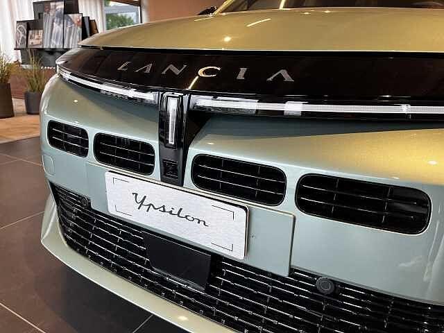 Lancia Ypsilon 1.2 Hybrid e-DCT LX