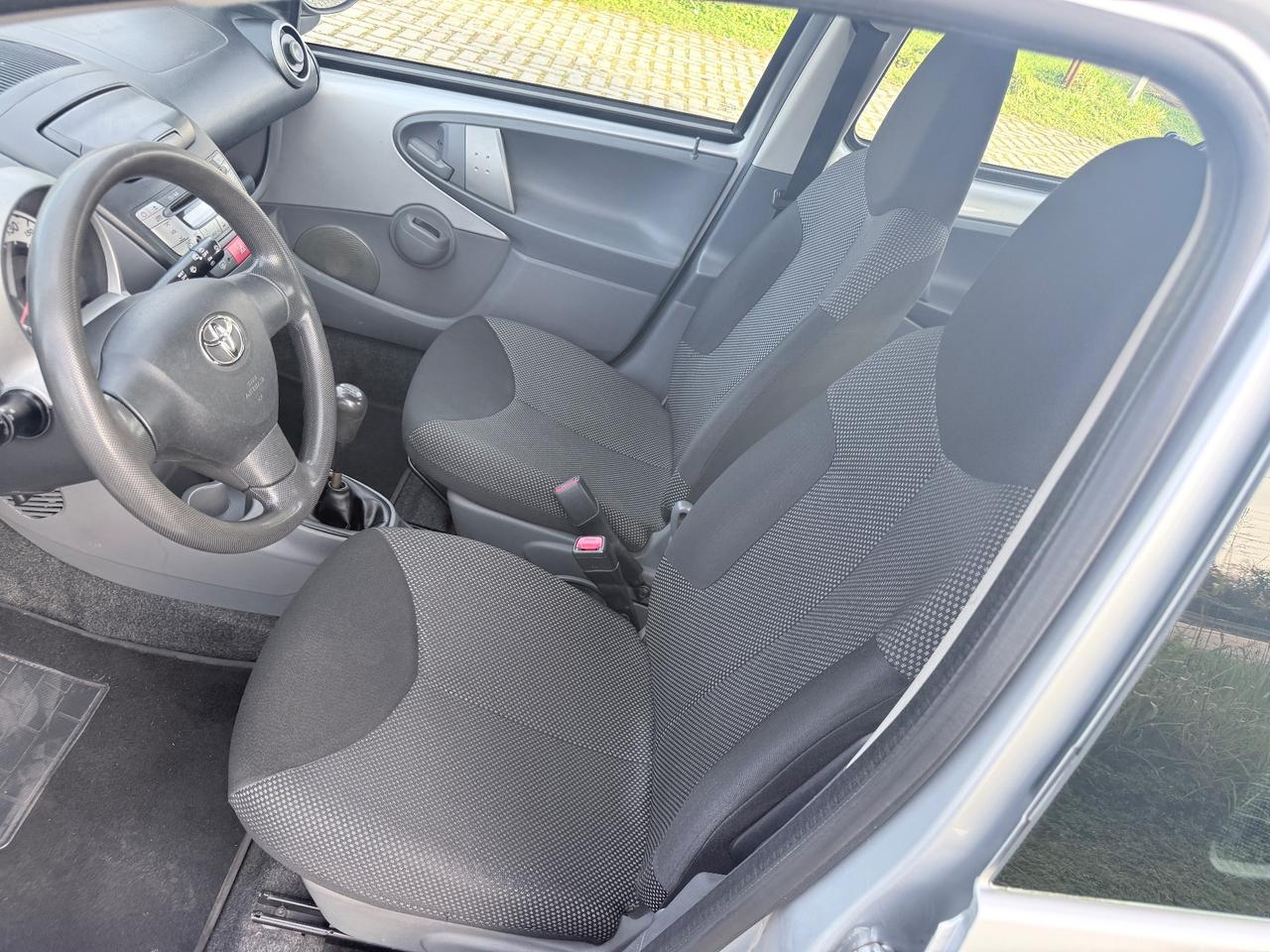 Toyota Aygo 1.0 12V VVT-i 5 porte Now Connect